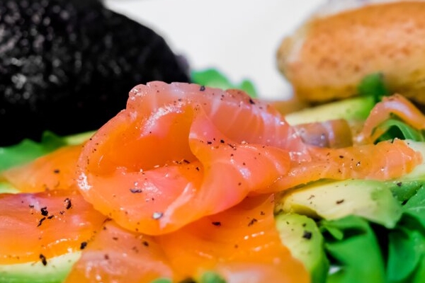Lachs-Grapefruit-Avocado Salat